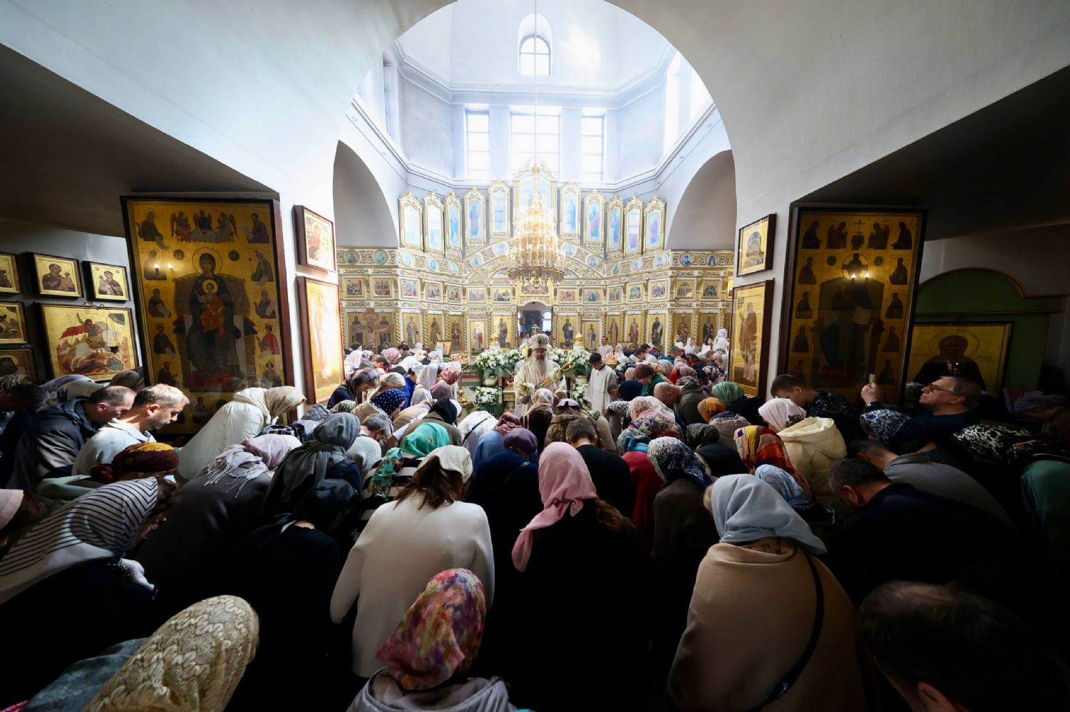 В Великую Субботу митрополит Кирилл совершил Литургию в Серафимовском храме Казани