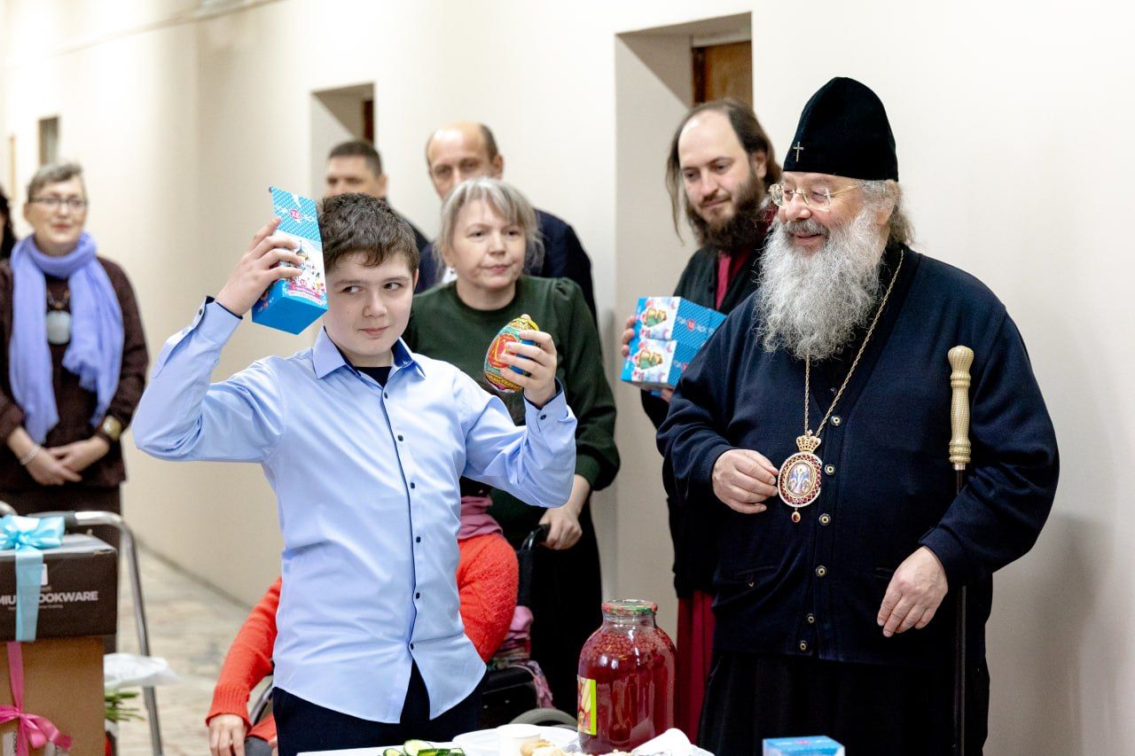 Митрополит Кирилл поздравил с праздником Пасхи Христовой детей с ограниченными возможностями здоровья