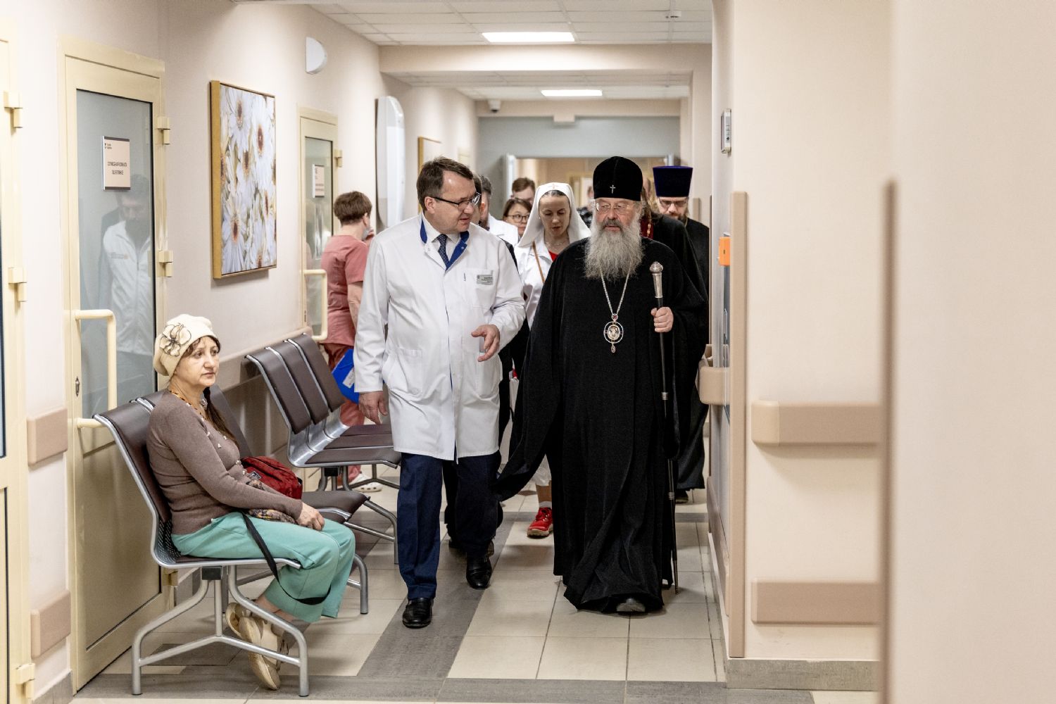 Митрополит Кирилл поздравил с Пасхой пациентов казанского Госпиталя для ветеранов войн