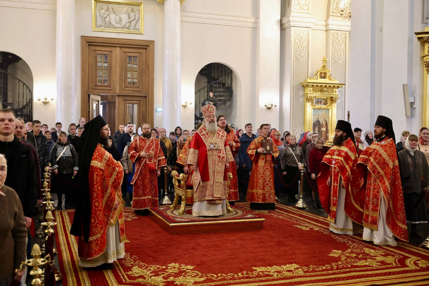 В Неделю 2-ю по Пасхе митрополит Кирилл совершил Литургию в Казанском кафедральном соборе