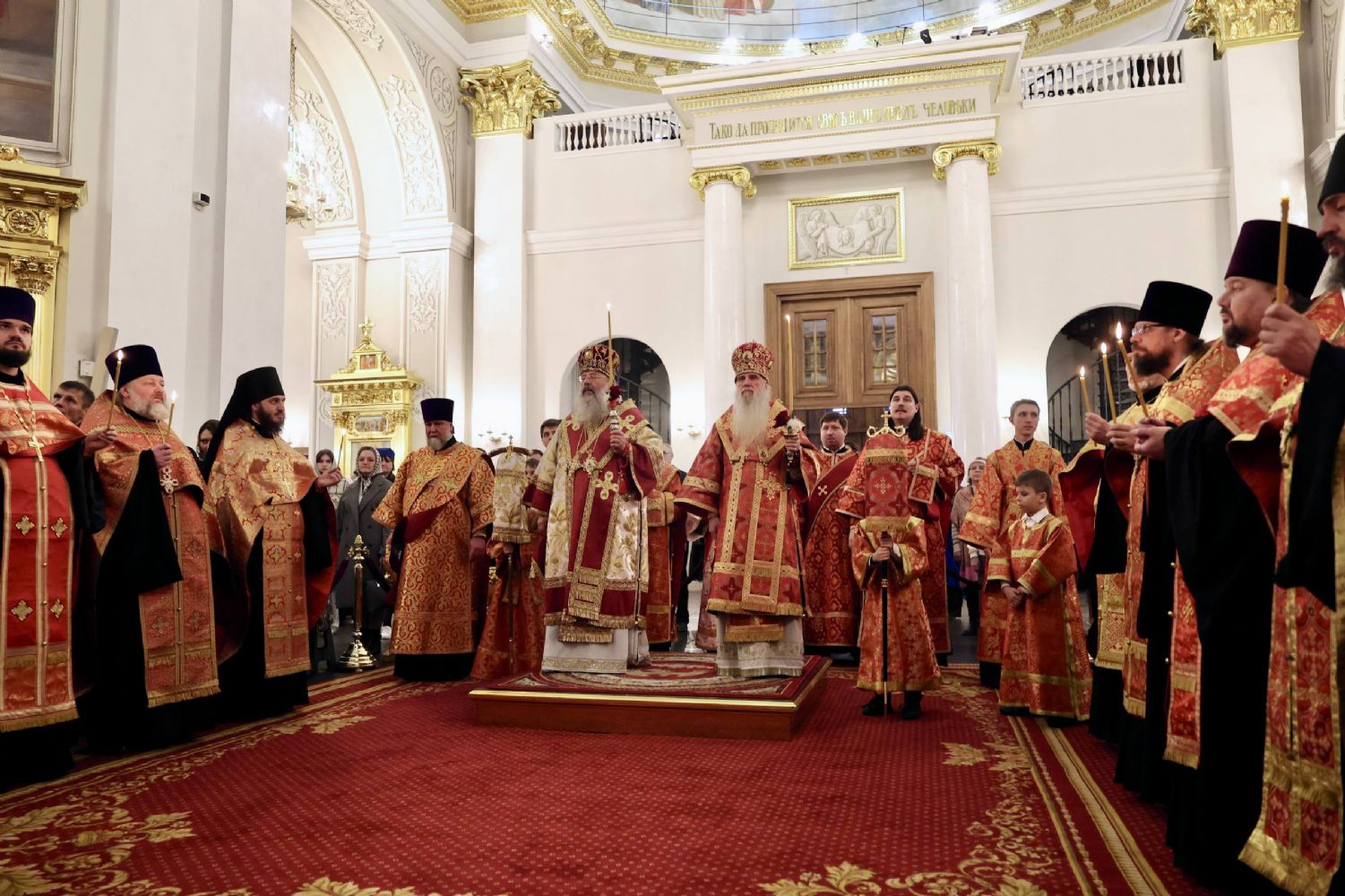 В канун дня памяти святителя Варсонофия Казанского митрополит Кирилл возглавил всенощное бдение в Казанском кафедральном соборе