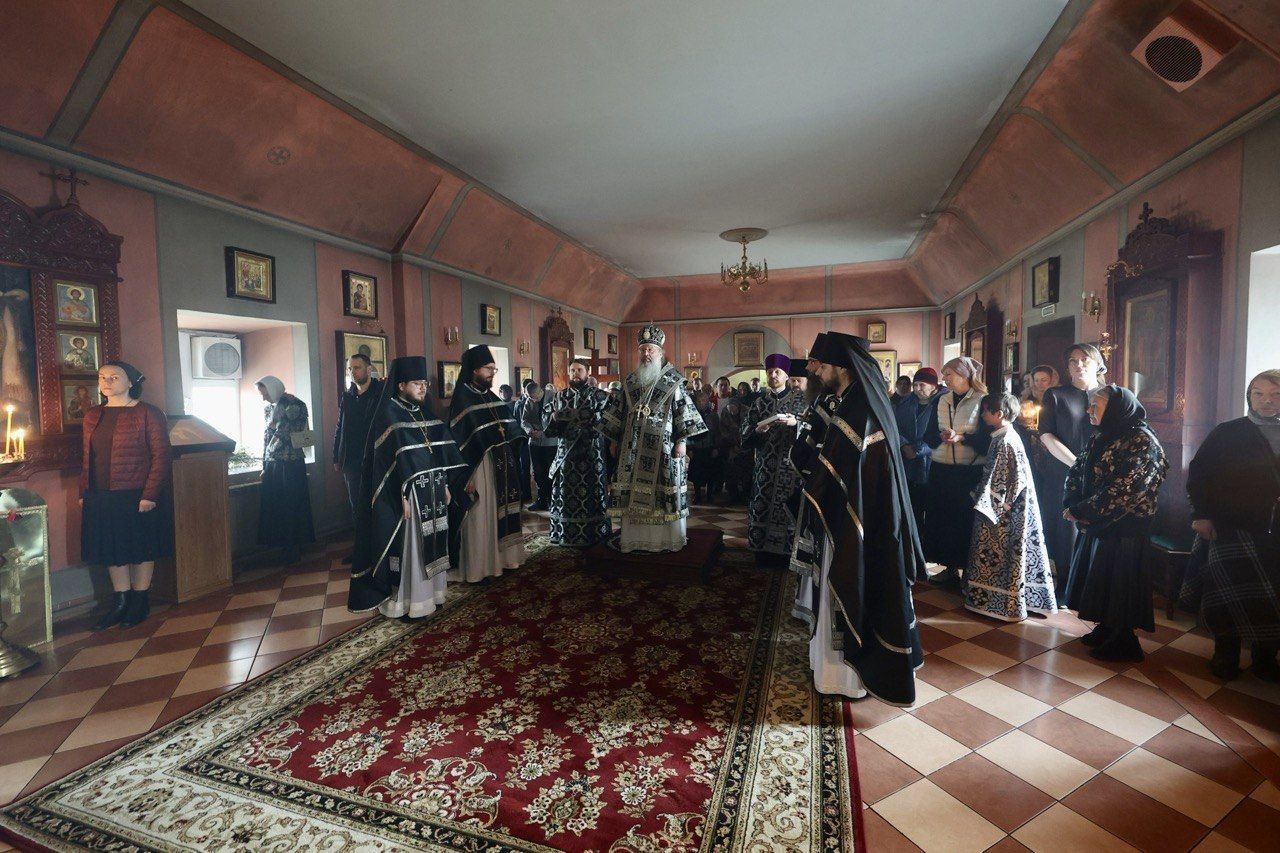 В Великую Среду митрополит Кирилл совершил Литургию Преждеосвящённых Даров во Введенском Кизическом монастыре