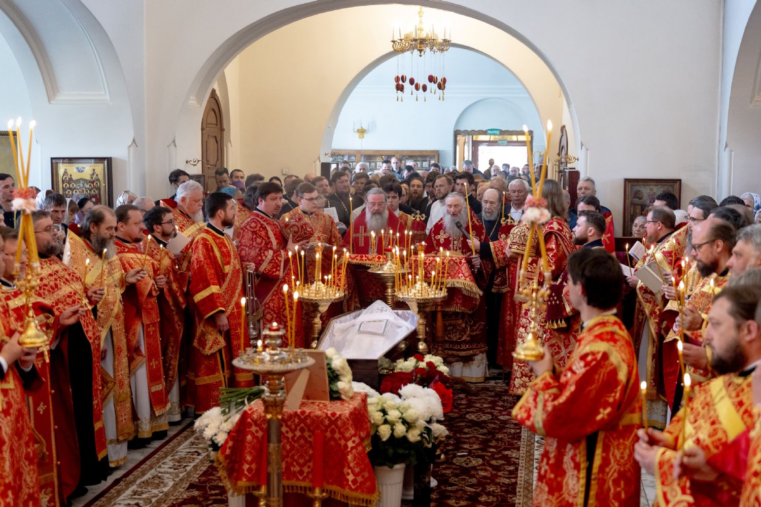 Митрополит Йошкар-Олинский Иоанн и митрополит Казанский Кирилл совершили отпевание протоиерея Виталия Тимофеева