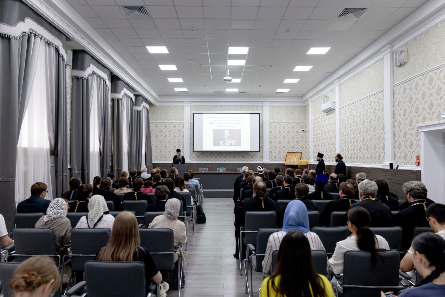 Митрополит Кирилл принял участие в научно-практической конференции «Император Николай II и диалог с исламским миром»