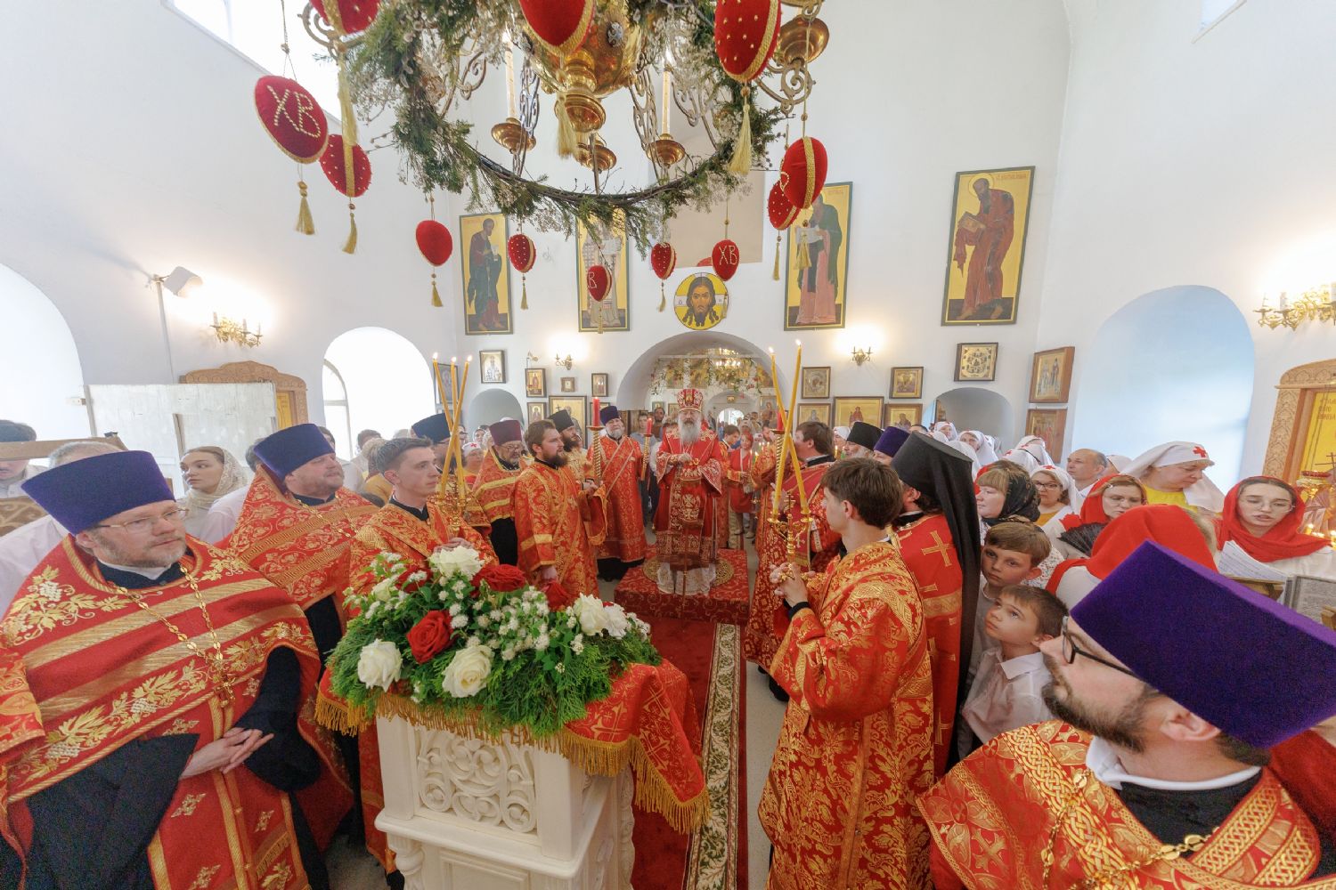 В канун отдания праздника Пасхи митрополит Кирилл совершил вечернее богослужение на Новоиерусалимском подворье Казани