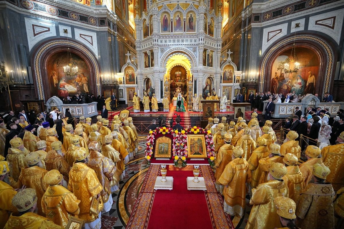 В день памяти равноапостольных Мефодия и Кирилла глава Татарстанской митрополии сослужил Предстоятелю Русской Церкви за Литургией в Храме Христа Спасителя