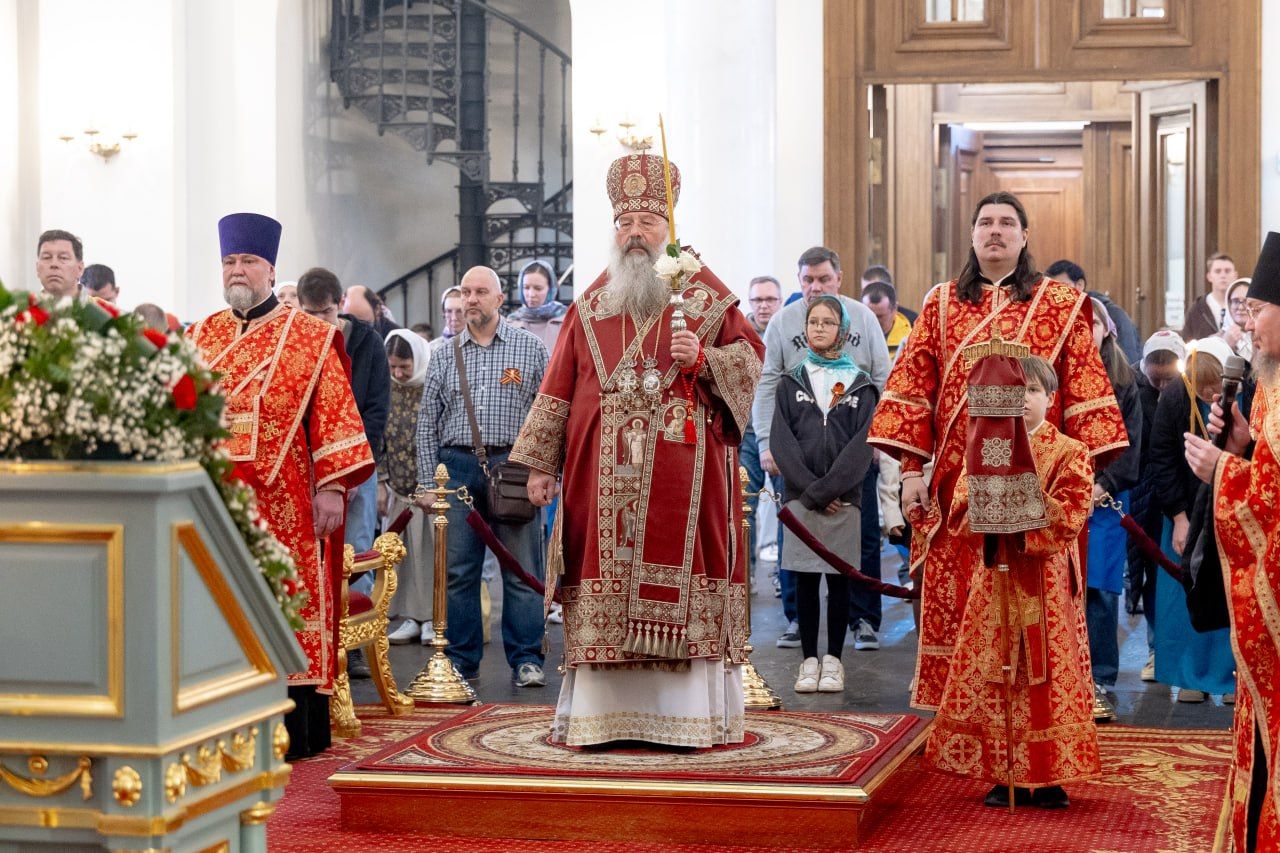 В канун Недели 5-й по Пасхе митрополит Кирилл совершил всенощное бдение в Казанском кафедральном соборе