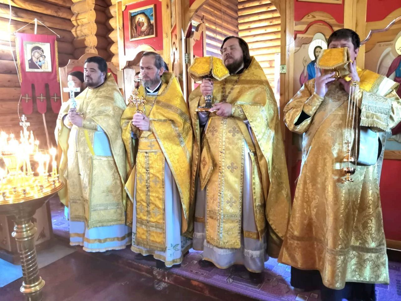 В Никольском храме в селе Кряш-Серда прошло праздничное богослужение по случаю 20-летия прихода