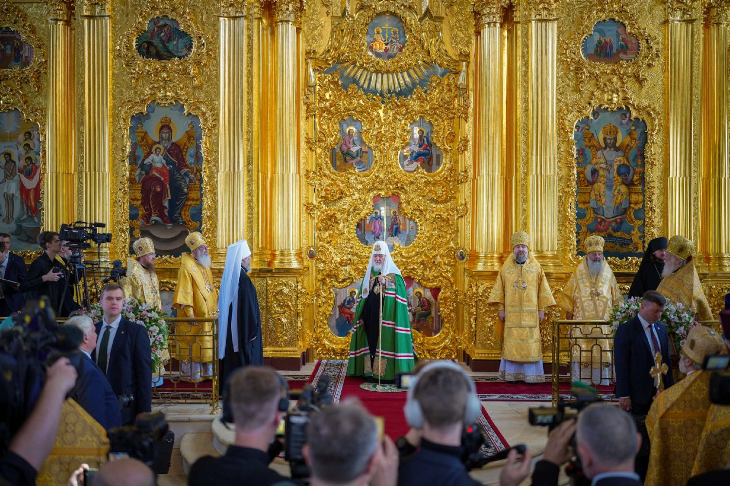 Святейший Патриарх Кирилл: Мы должны бодрствовать, идти по пути спасения, думая не только о себе, но и об окружающем нас народе Божием