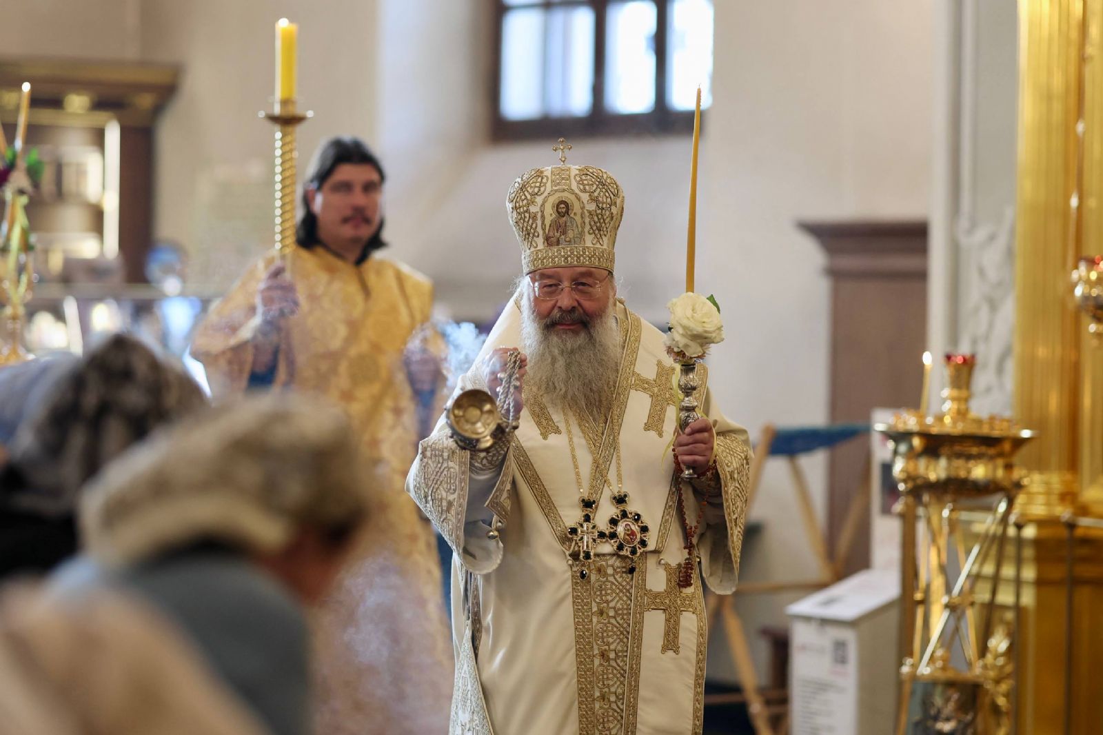 В канун Недели Всех святых, в земле Русской просиявших, митрополит Кирилл совершил всенощное бдение в Казанском кафедральном соборе
