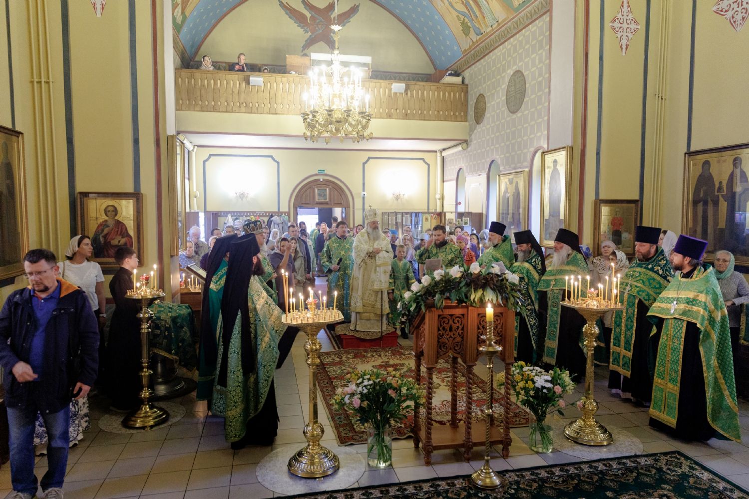 В канун дня памяти преподобного Сергия Радонежского митрополит Кирилл совершил всенощное бдение в одноимённом храме Казани