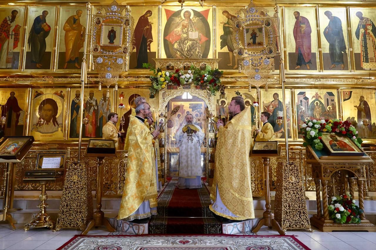 В День Крещения Руси митрополит Кирилл совершил Литургию в Успенском Зилантовом монастыре
