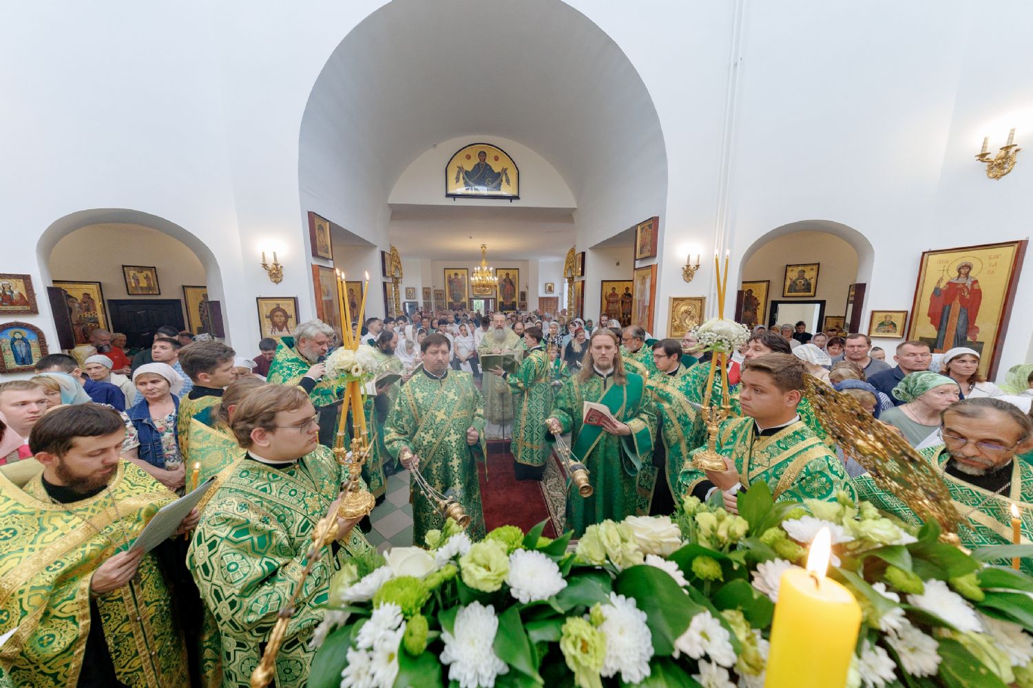 В канун престольного праздника митрополит Кирилл совершил всенощное бдение в Серафимовском храме Казани