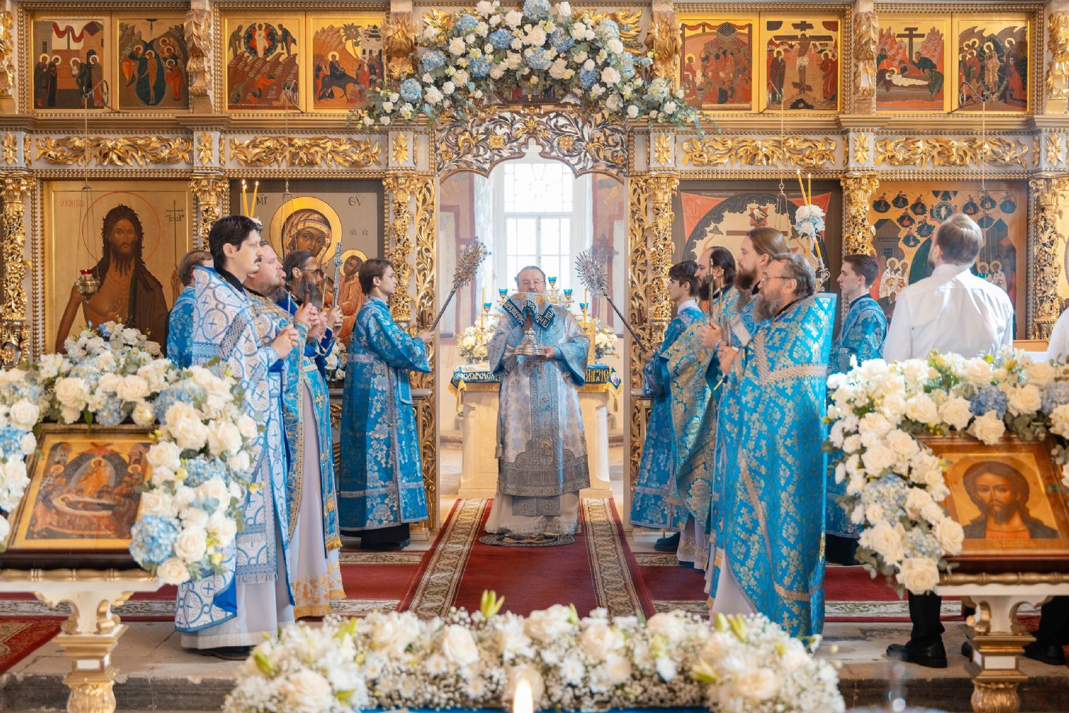 В праздник Успения Пресвятой Богородицы митрополит Кирилл совершил Литургию в Успенском монастыре в Свияжске
