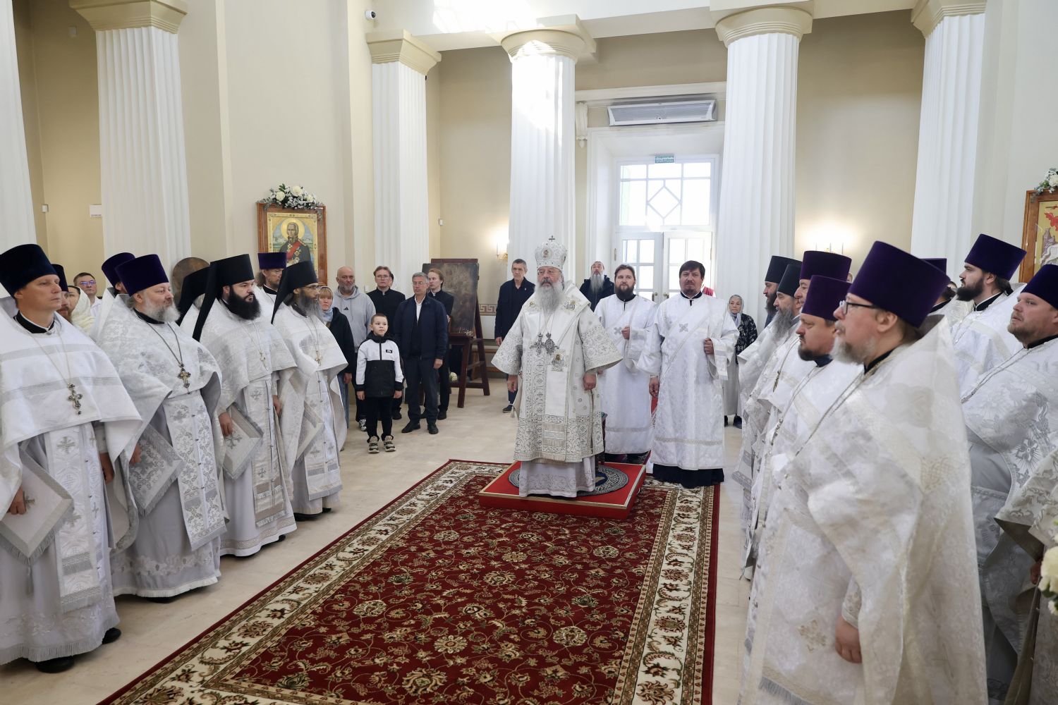 Митрополит Кирилл возглавил престольный праздник в храме-памятнике во имя Спаса Нерукотворного в акватории реки Казанки