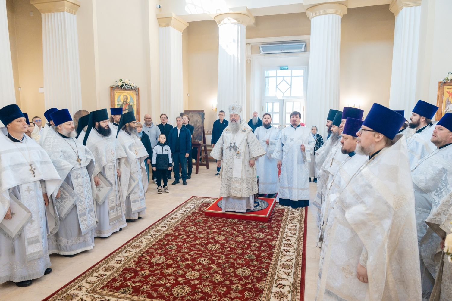 Митрополит Кирилл возглавил престольный праздник в храме-памятнике во имя Спаса Нерукотворного в акватории реки Казанки