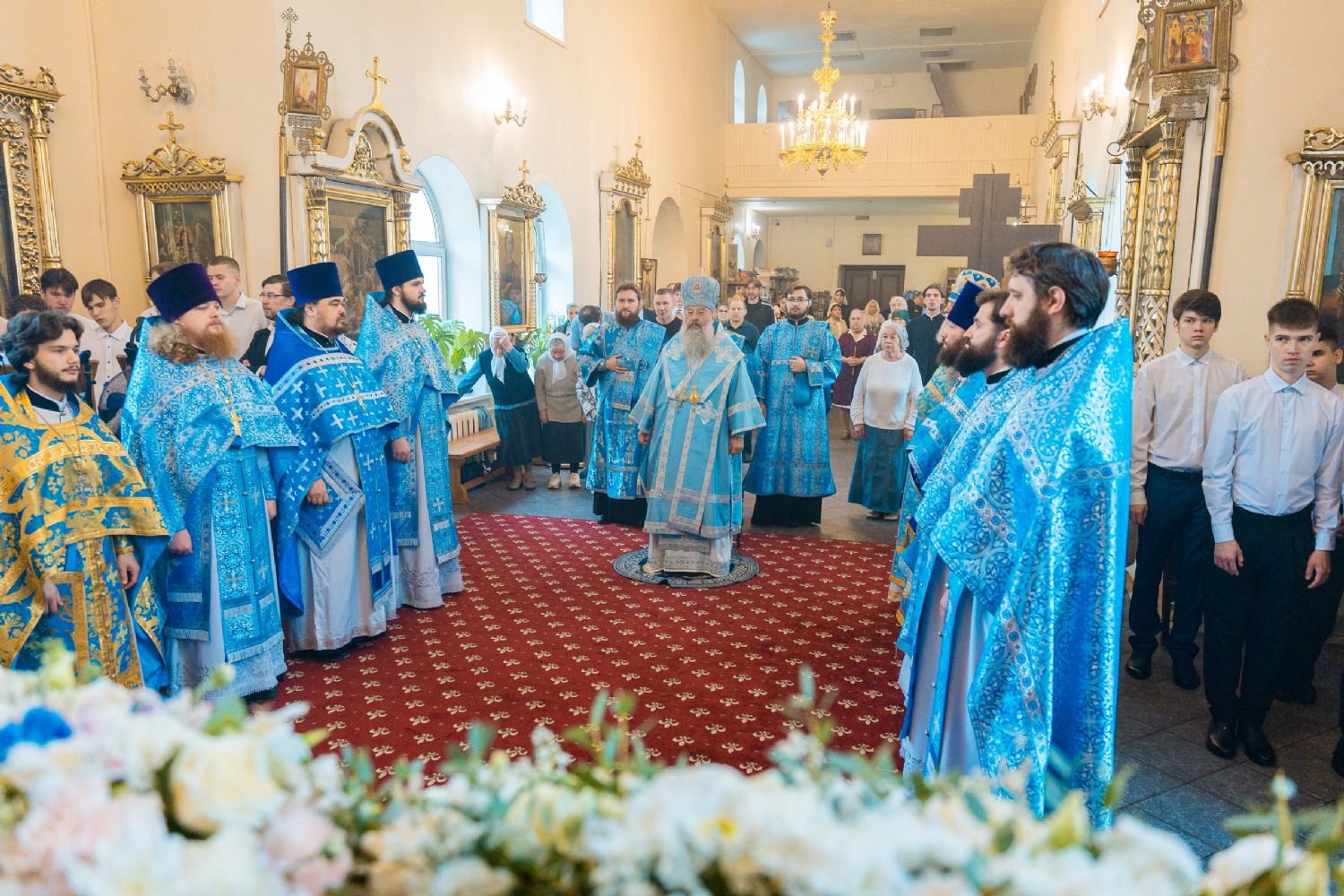 В День знаний митрополит Кирилл совершил Литургию в семинарском храме праведного Иоанна Кронштадтского
