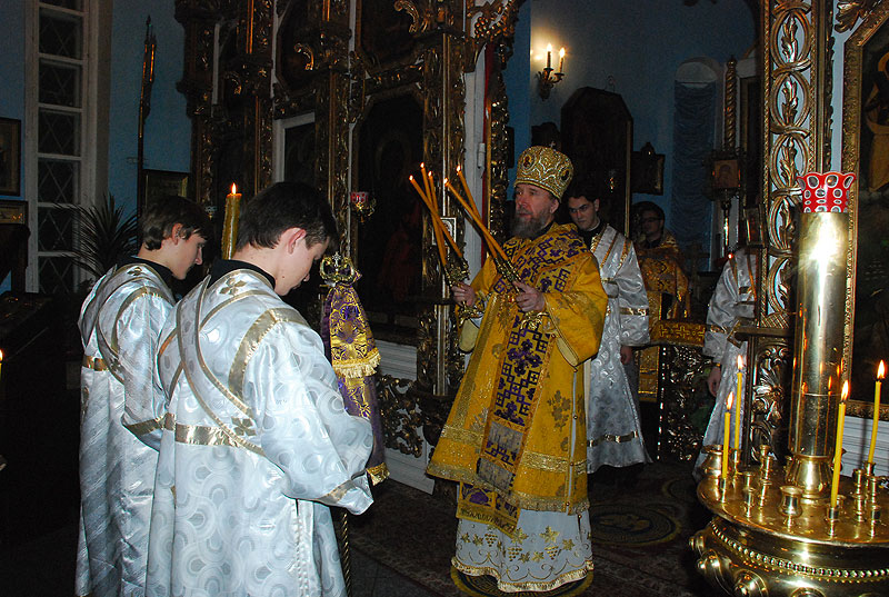 В день памяти священномученика Кирилла Казанского архиепископ Анастасий совершил праздничные богослужения