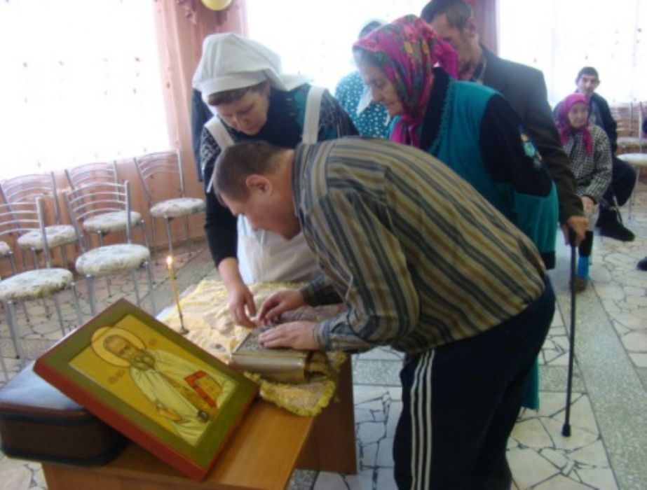 Постояльцы елабужского дома престарелых поклонились мощам святителя Луки (Войно-Ясенецкого)