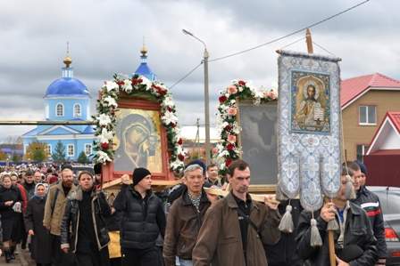В день Покрова Пресвятой Богородицы в Нижнекамске состоялся общегородской крестный ход