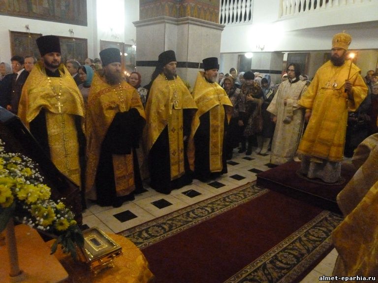 Служение епископа Альметьевского и Бугульминского Мефодия (фото)
