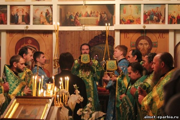 В храме св.бес. Косьмы и Дамиана с.Малая Бугульма Бугульминского благочиния прошли престольные торжества (фото)