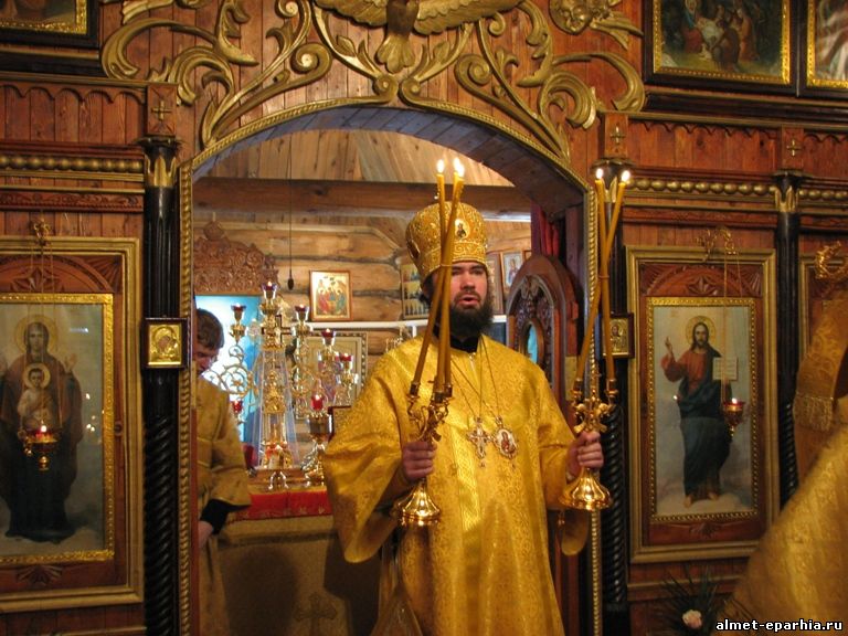 Служение епископа Альметьевского и Бугульминского Мефодия (фото)
