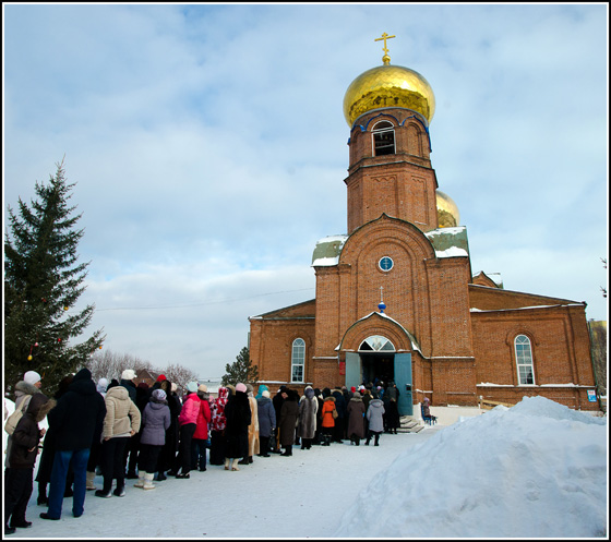 В Свято-Вознесенском Архиерейском подворье г. Набережные Челны пребывает чудотворная икона блж. Матроны Московской с частицей мощей