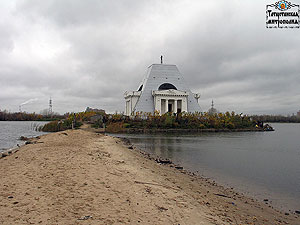 В храме-памятнике на р. Казанке совершили молебное пение в честь Покрова Пресвятой Богородицы (фото/видео)