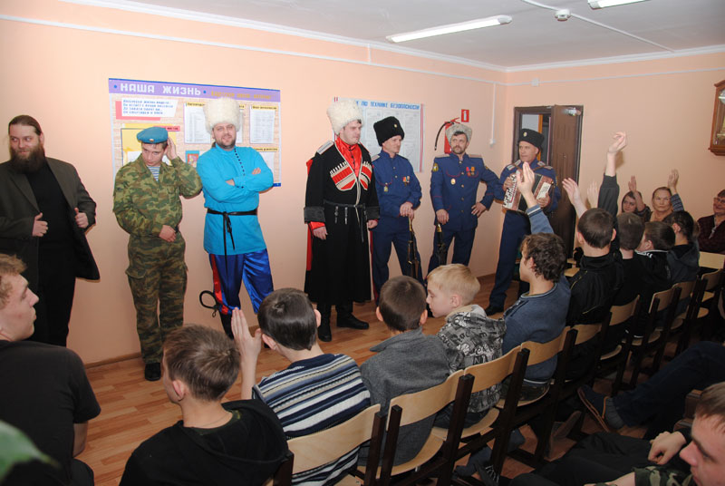 Миссионерским отделом Свято-Авраамиевского прихода г. Болгар была проведена военно-патриотическая встреча воспитанников кадетской школы города с казаками (фото)
