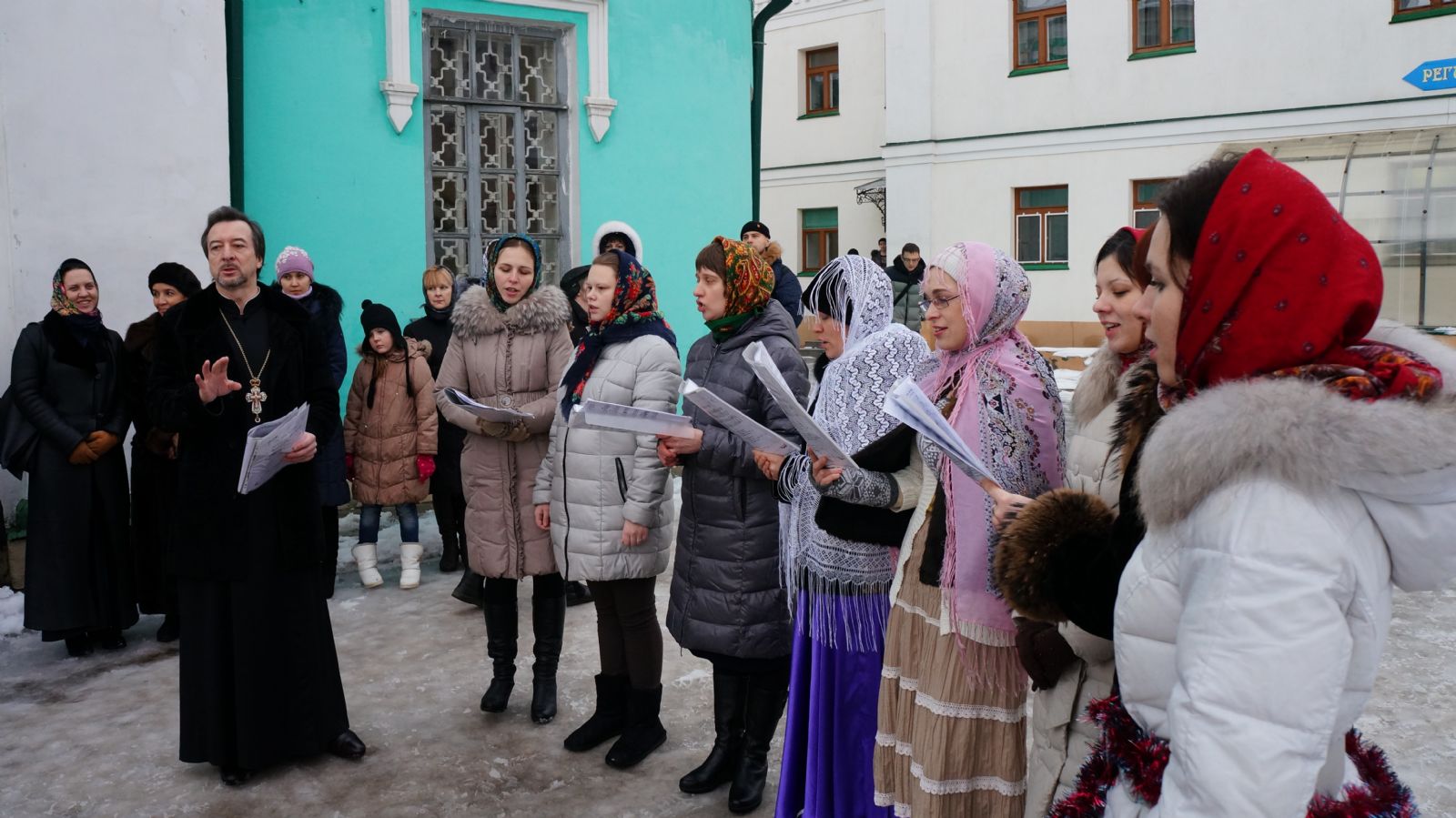 Рождественская ярмарка в Никольском кафедральном соборе (фото)