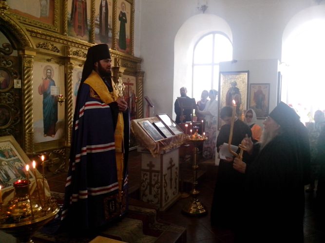 Служение епископа Альметьевского и Бугульминского Мефодия