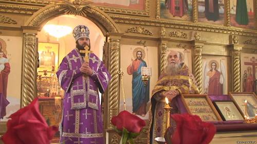 Епископ Мефодий совершил Божественную Литургию в Крестовоздвиженском храме Старого Заинска  (фото)