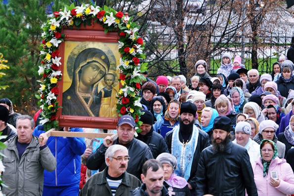 В Нижнекамске состоялся Покровский крестный ход