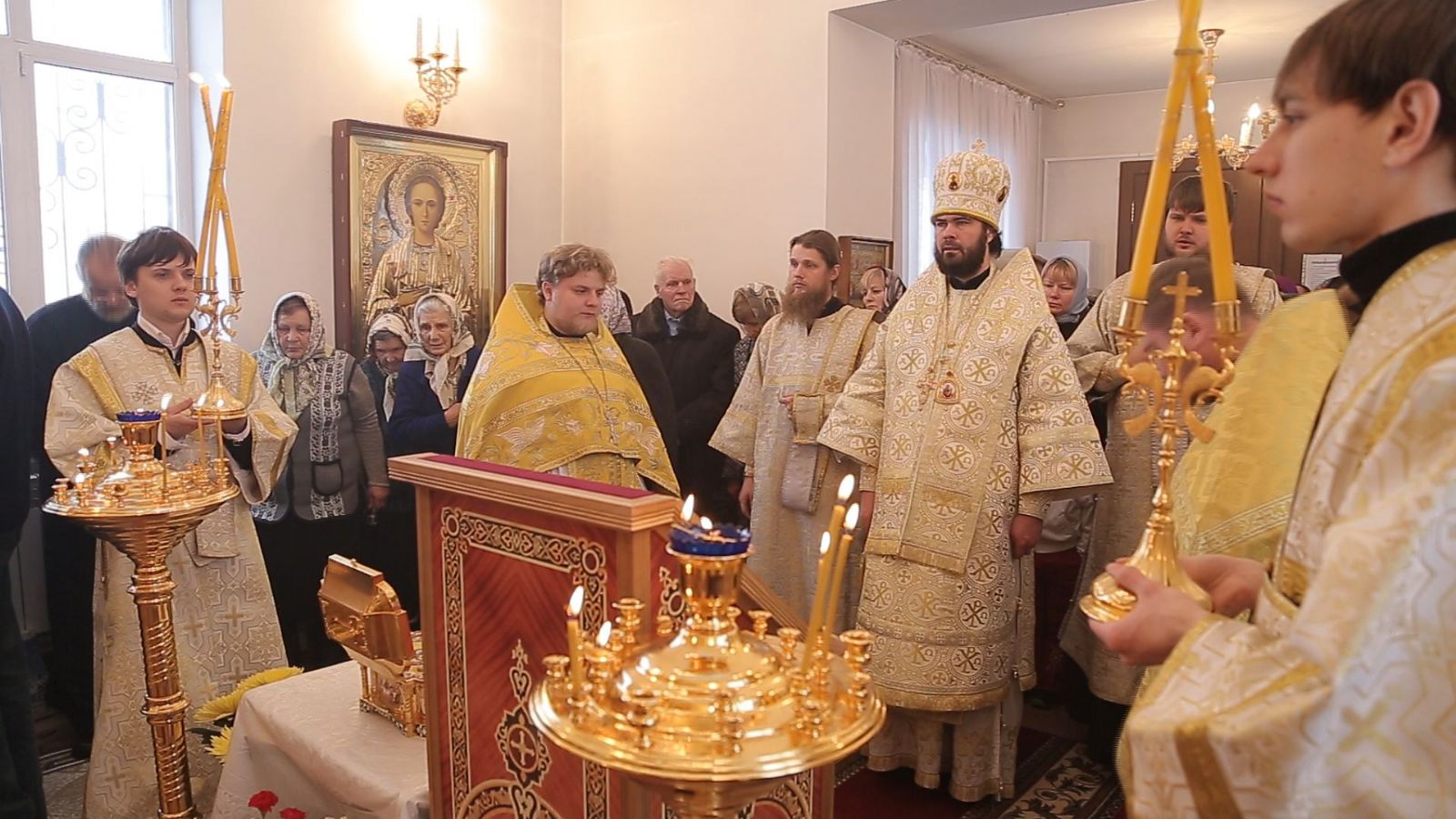 В с. Ново-Никольск Альметьевского района прибыл ковчег с частицей мощей св. блж. Матроны Московской (Фото)