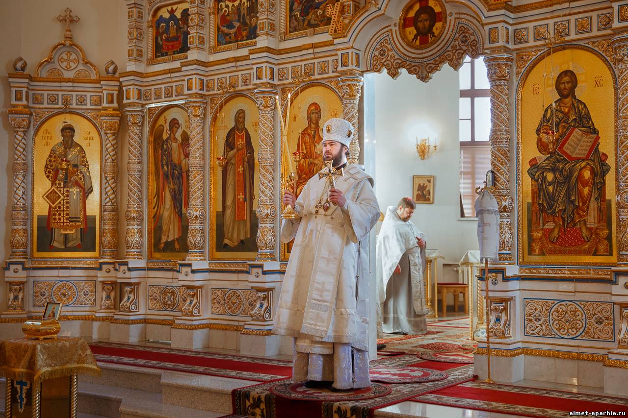 Вселенская родительская суббота в Альметьевской епархии (фото)