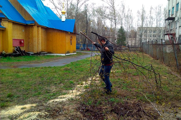 В храме Зеленодольска прошел субботник