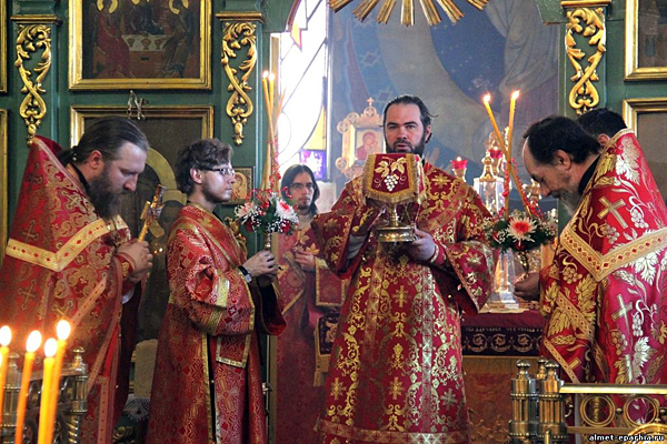 Епископ Мефодий совершил богослужение Светлой субботы