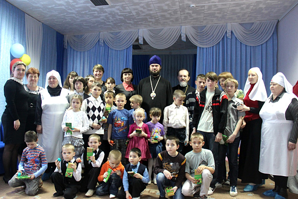 Епископ Мефодий посетил детский приют