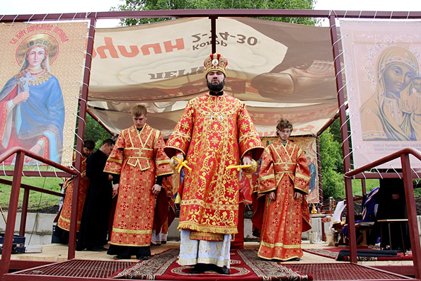 На источнике Параскевы Пятницы совершена Божественная литургия