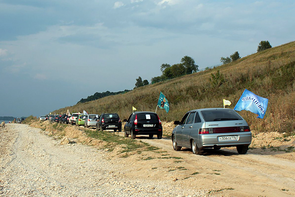 Автомобильный крестный ход молодежи