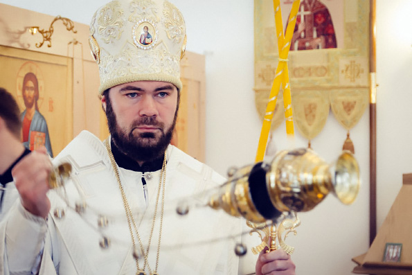 В Димитриевскую родительскую субботу епископ Мефодий возглавил Божественную литургию в храме женского монастыря города Бугульмы