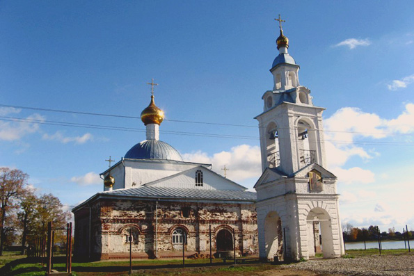 Храм в селе Три Озера