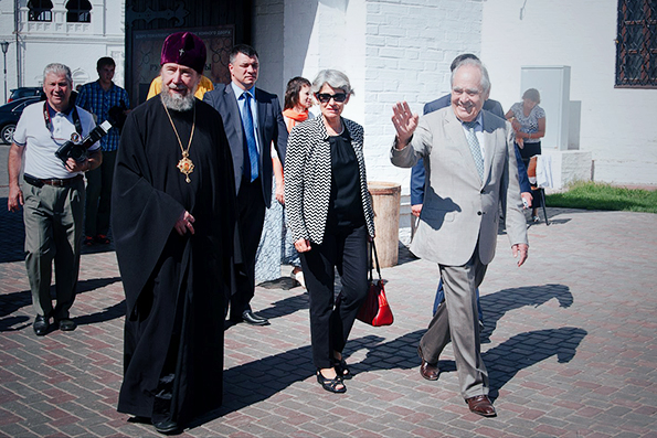 Минтимер Шаймиев с делегацией ЮНЕСКО в Свияжске