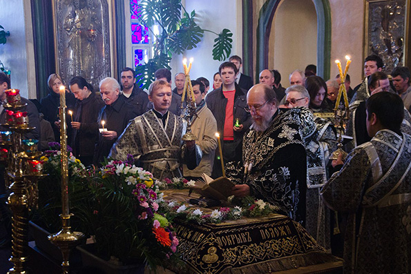 Великая Пятница. Вынос Плащаницы