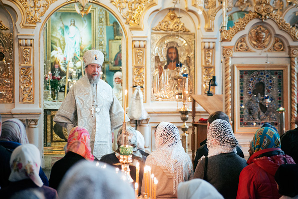 В Великую субботу митрополит Анастасий совершил богослужение в Никольском соборе Казани