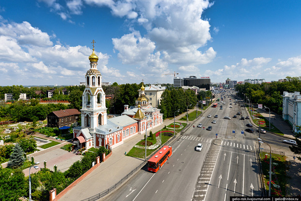 Митрополит Анастасий совершил Литургию в Варваринском храме