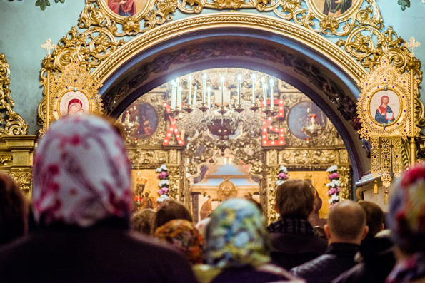 Богослужение в храме