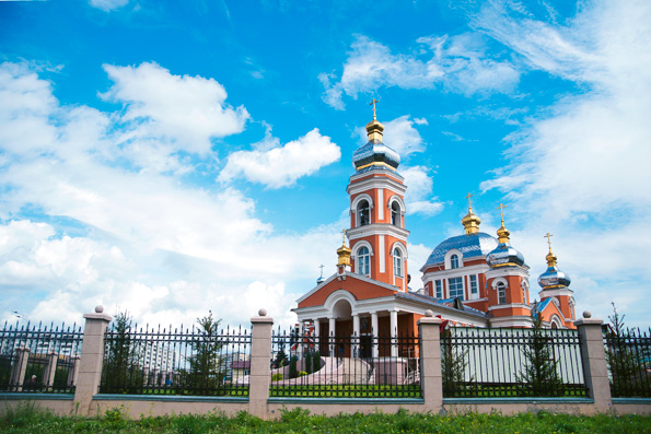 Митрополит Феофан возглавил престольные торжества в храме Серафима Саровского