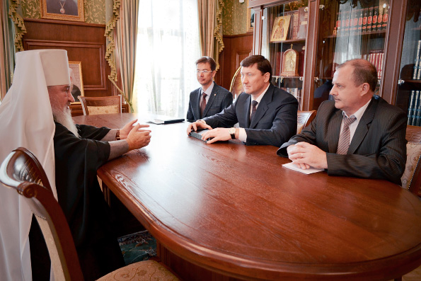 Митрополит Феофан провел встречу с сотрудниками Федеральной службы Российской Федерации по контролю за оборотом наркотиков